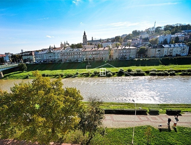 Zabytkowy obiekt użytkowy w centrum Przemyśla z parkingiem i tarasem widokowym